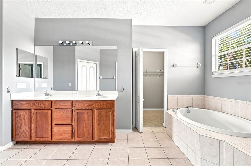 For Sale: $369,900 (3 beds, 2 baths, 2400 Square Feet)