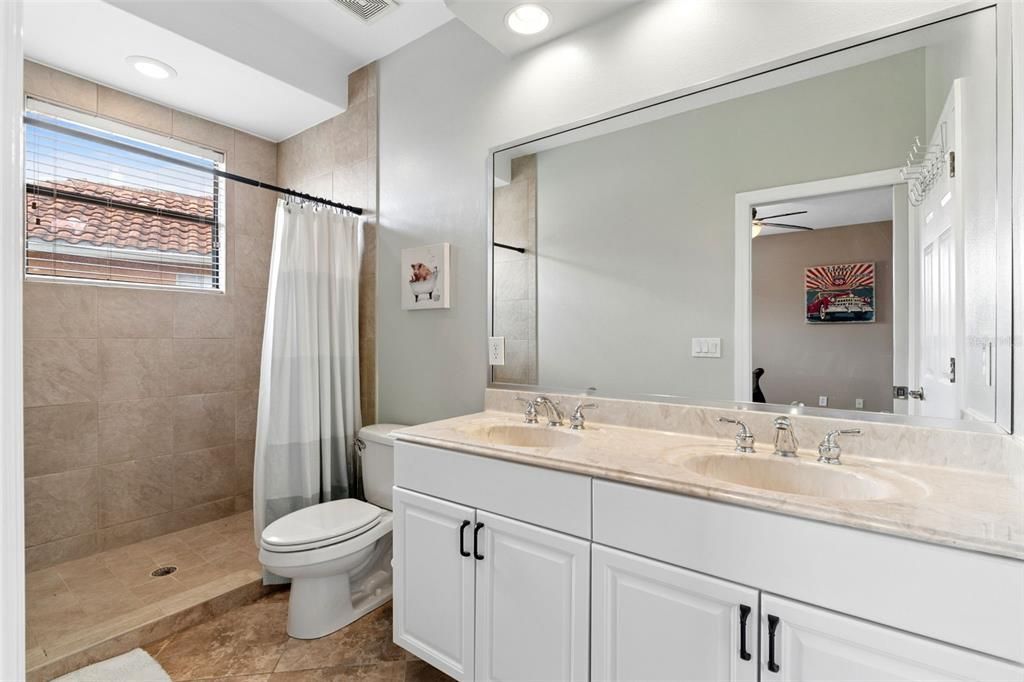 For Sale: $889,000 (6 beds, 5 baths, 5118 Square Feet)