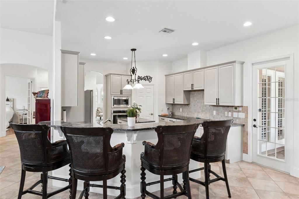 For Sale: $889,000 (6 beds, 5 baths, 5118 Square Feet)