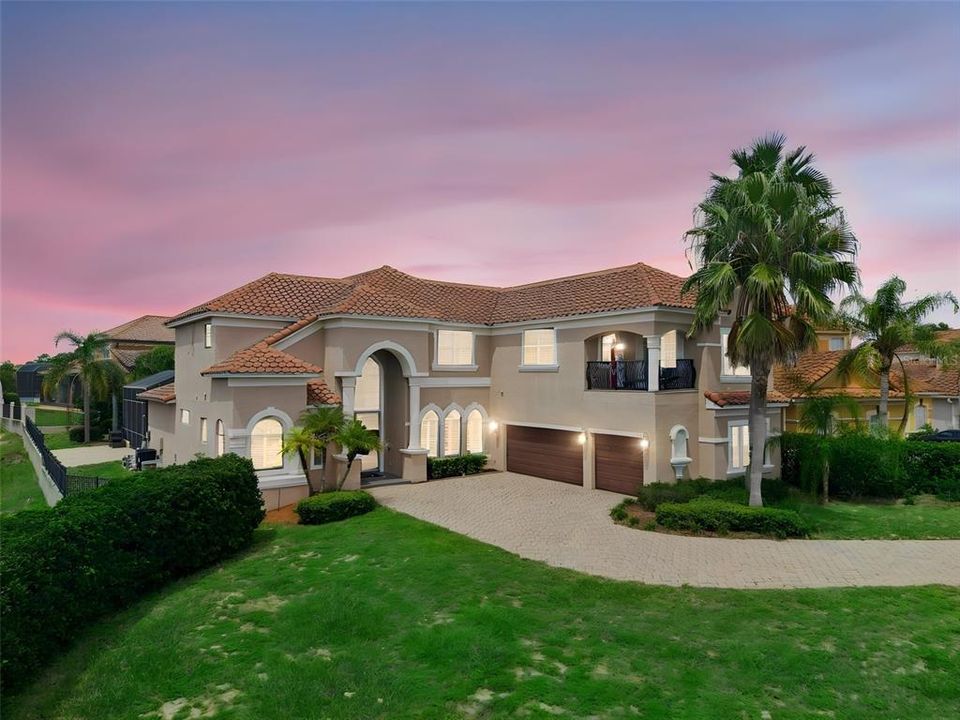 For Sale: $889,000 (6 beds, 5 baths, 5118 Square Feet)