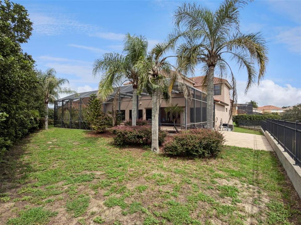 For Sale: $889,000 (6 beds, 5 baths, 5118 Square Feet)