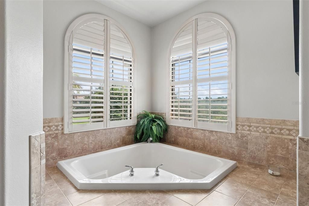 For Sale: $889,000 (6 beds, 5 baths, 5118 Square Feet)