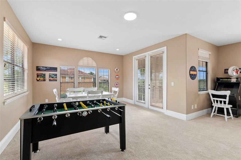 For Sale: $889,000 (6 beds, 5 baths, 5118 Square Feet)