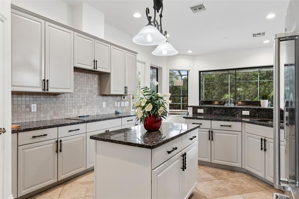 For Sale: $889,000 (6 beds, 5 baths, 5118 Square Feet)