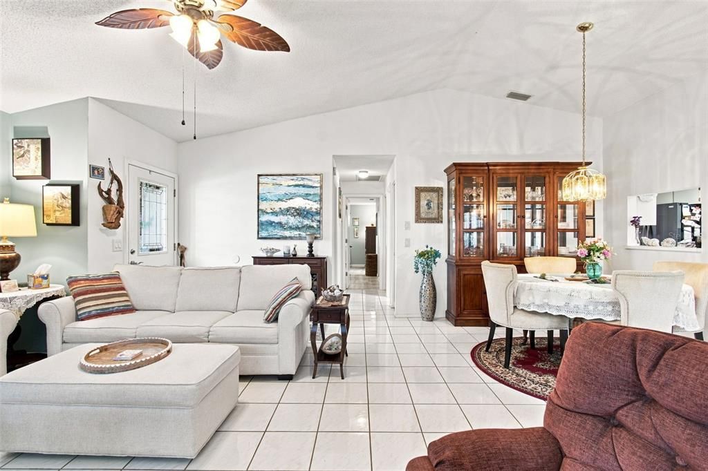 For Sale: $199,900 (2 beds, 2 baths, 1085 Square Feet)