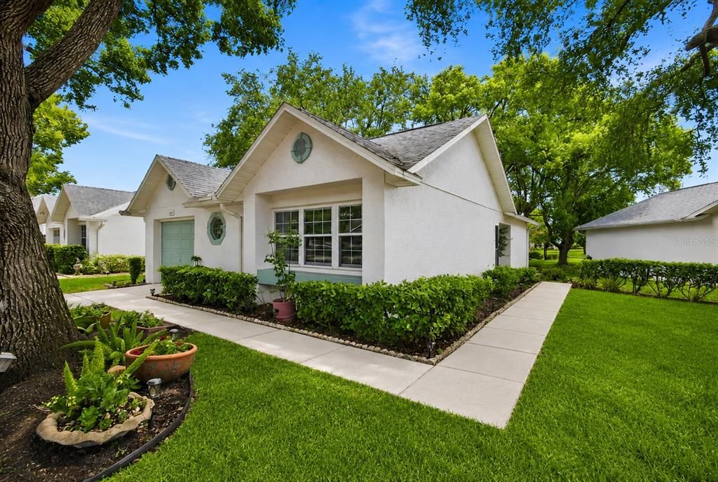 For Sale: $199,900 (2 beds, 2 baths, 1085 Square Feet)