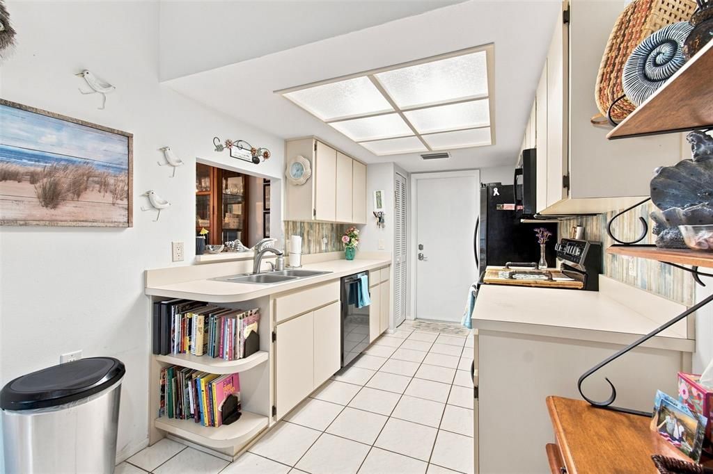 For Sale: $199,900 (2 beds, 2 baths, 1085 Square Feet)