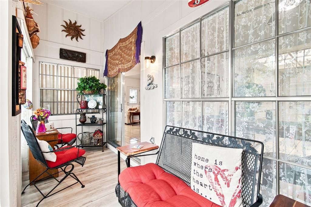 For Sale: $199,900 (2 beds, 2 baths, 1085 Square Feet)