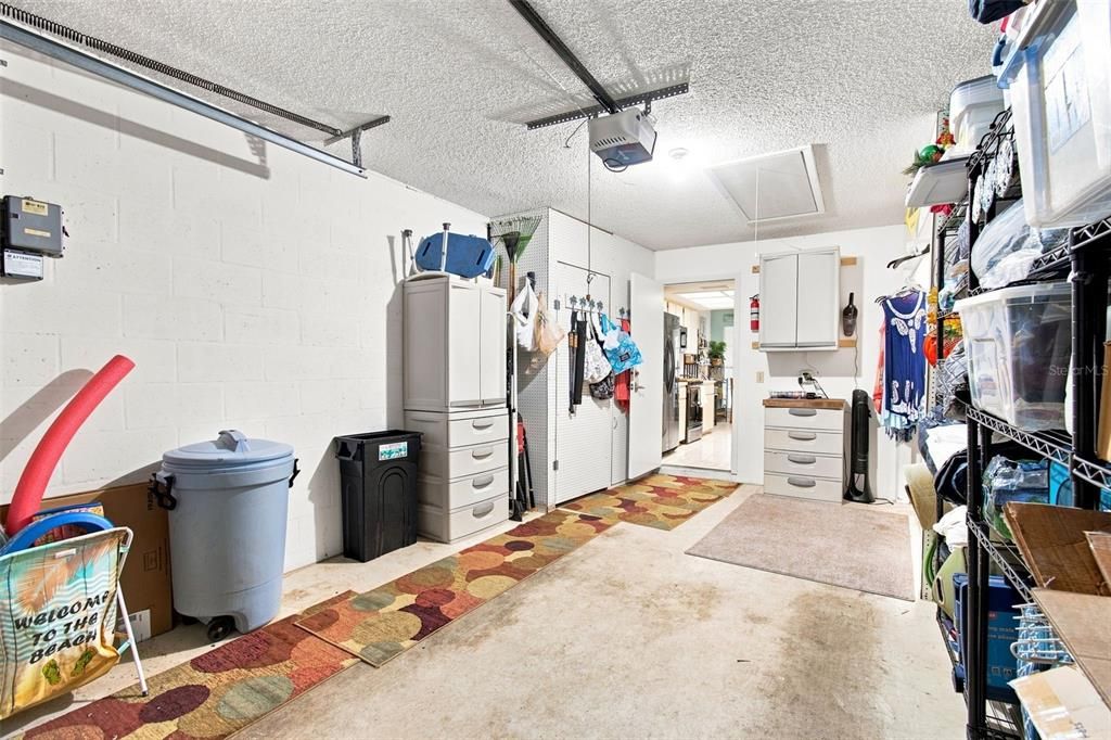 For Sale: $199,900 (2 beds, 2 baths, 1085 Square Feet)
