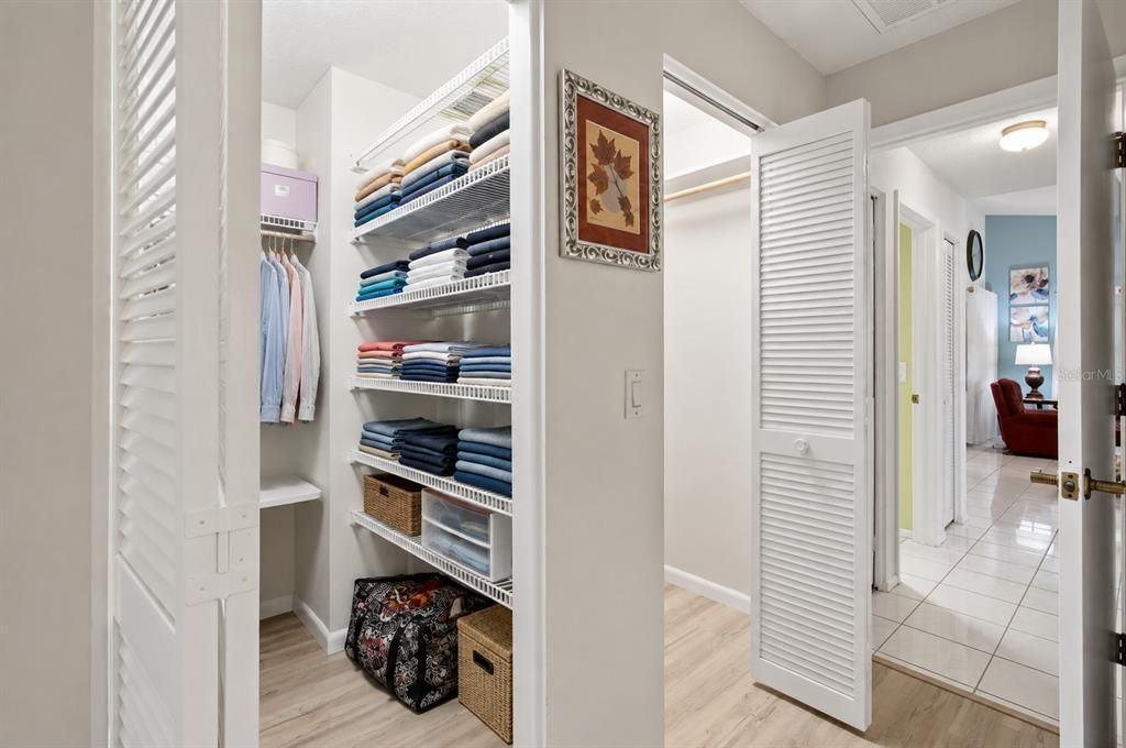 For Sale: $199,900 (2 beds, 2 baths, 1085 Square Feet)