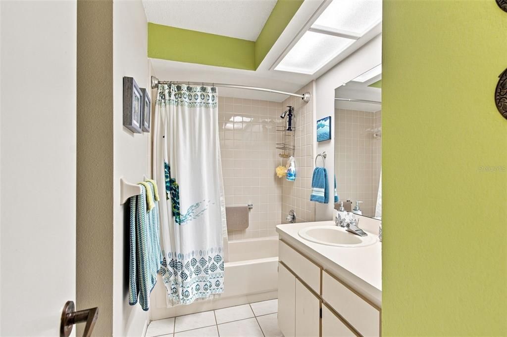 For Sale: $199,900 (2 beds, 2 baths, 1085 Square Feet)