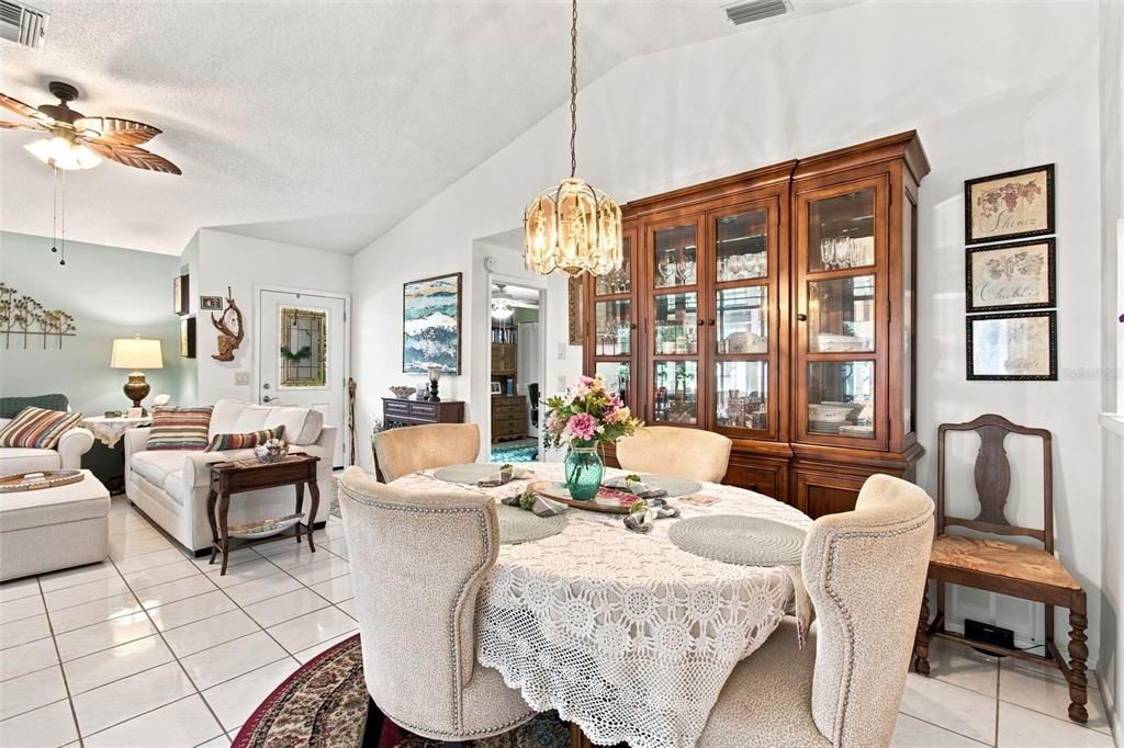 For Sale: $199,900 (2 beds, 2 baths, 1085 Square Feet)