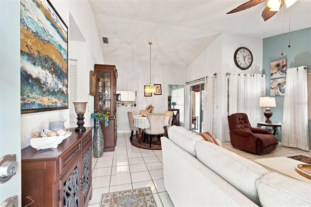 For Sale: $199,900 (2 beds, 2 baths, 1085 Square Feet)