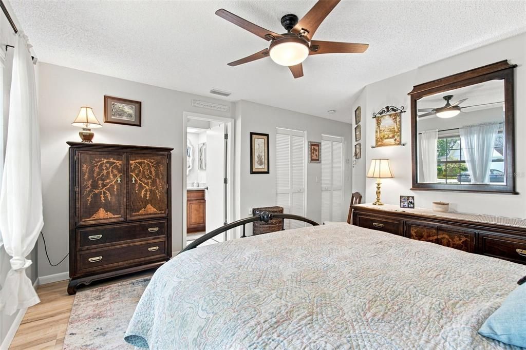 For Sale: $199,900 (2 beds, 2 baths, 1085 Square Feet)