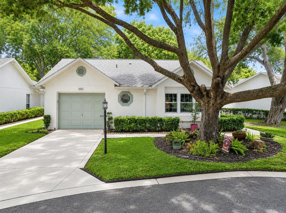For Sale: $199,900 (2 beds, 2 baths, 1085 Square Feet)