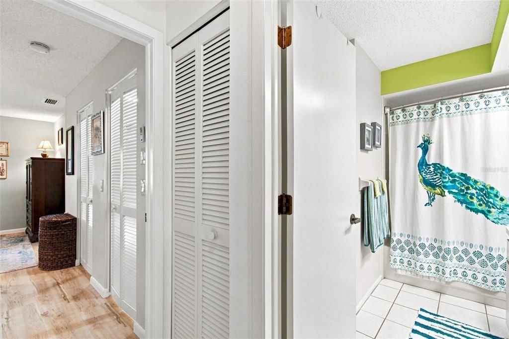 For Sale: $199,900 (2 beds, 2 baths, 1085 Square Feet)