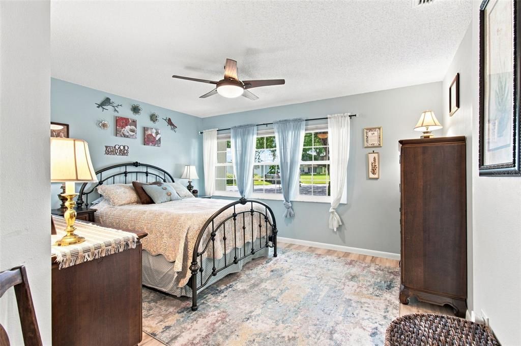 For Sale: $199,900 (2 beds, 2 baths, 1085 Square Feet)