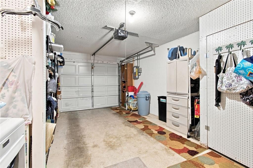 For Sale: $199,900 (2 beds, 2 baths, 1085 Square Feet)