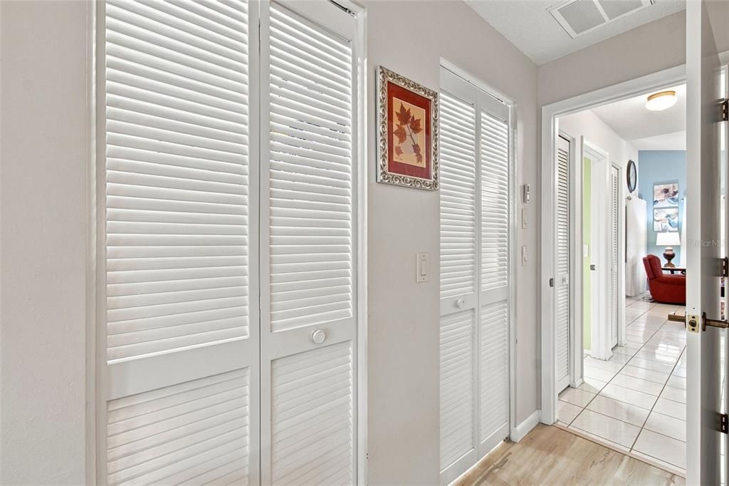 For Sale: $199,900 (2 beds, 2 baths, 1085 Square Feet)