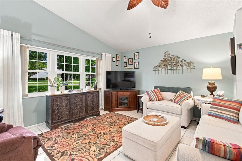 For Sale: $199,900 (2 beds, 2 baths, 1085 Square Feet)