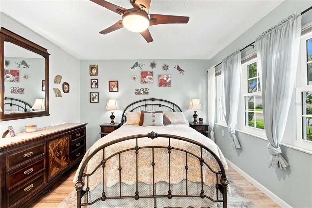 For Sale: $199,900 (2 beds, 2 baths, 1085 Square Feet)