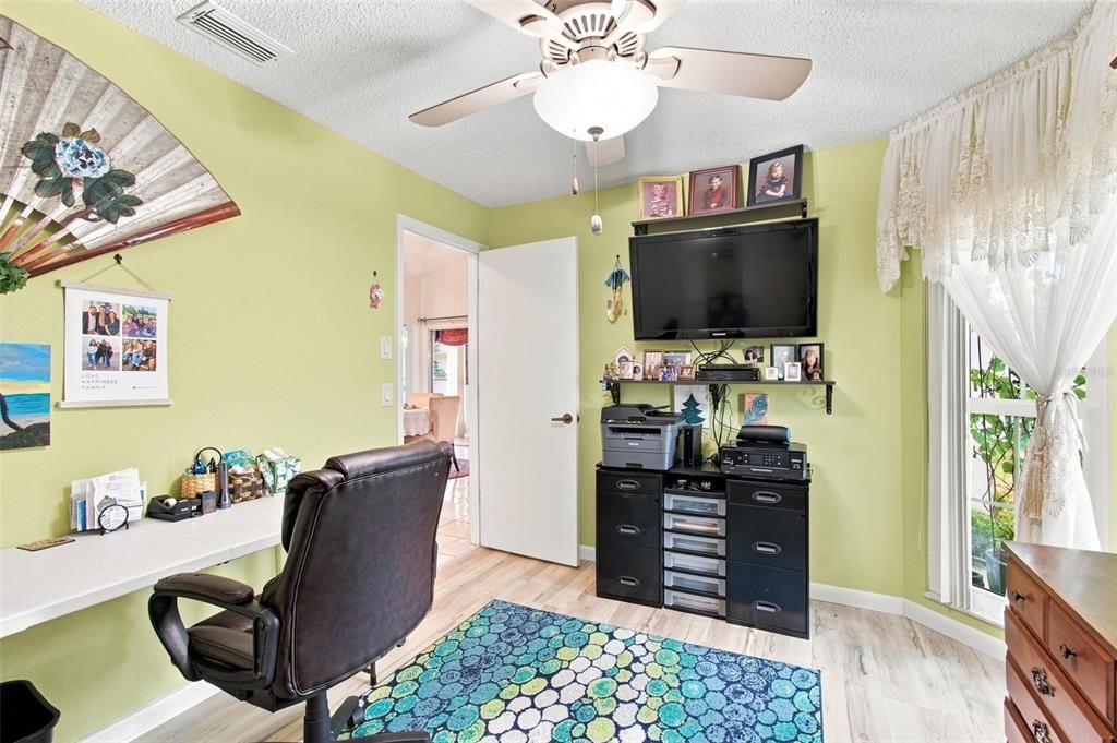 For Sale: $199,900 (2 beds, 2 baths, 1085 Square Feet)