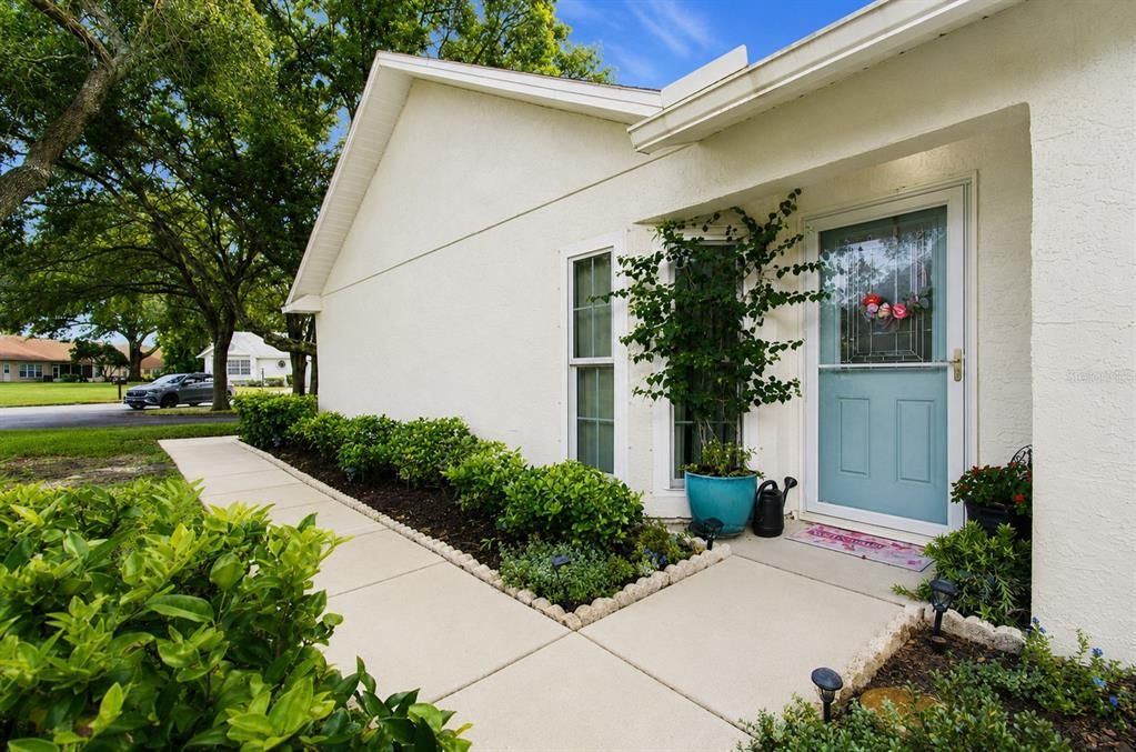 For Sale: $199,900 (2 beds, 2 baths, 1085 Square Feet)