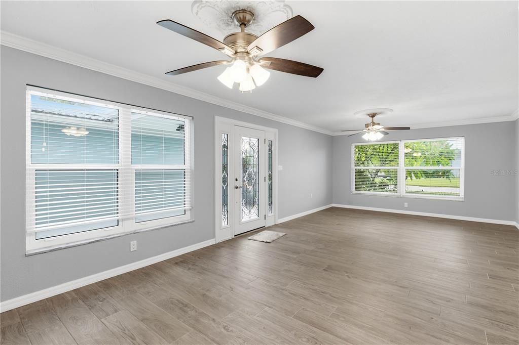 For Sale: $899,000 (3 beds, 2 baths, 1887 Square Feet)