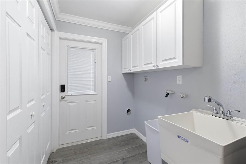 For Sale: $899,000 (3 beds, 2 baths, 1887 Square Feet)