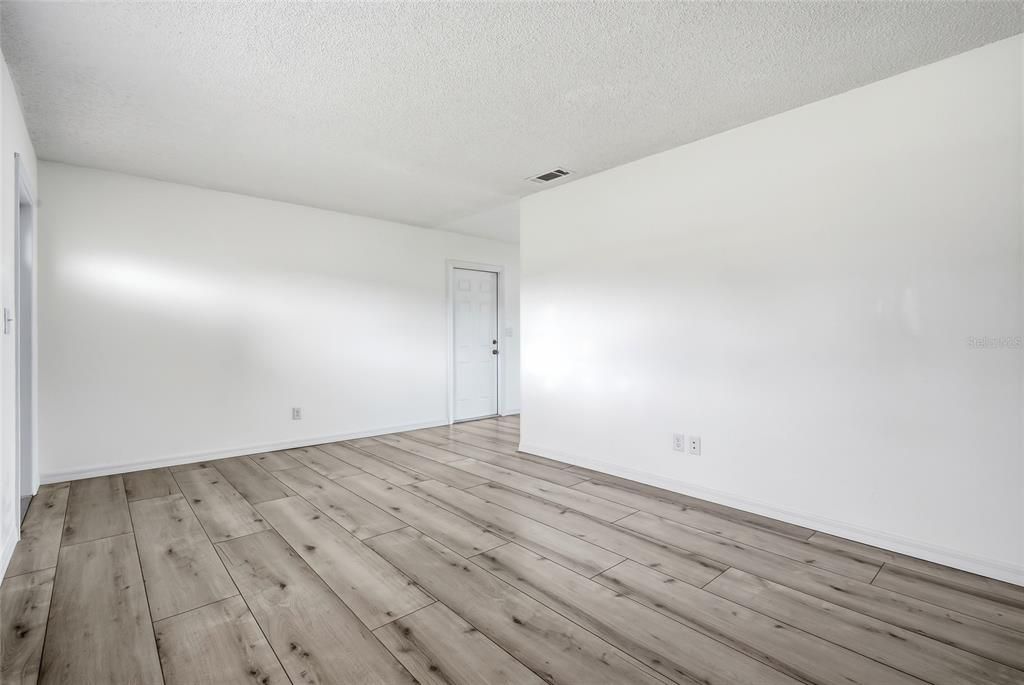 Activo con contrato: $240,000 (2 camas, 1 baños, 813 Pies cuadrados)