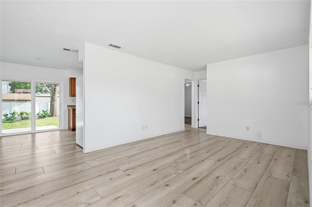 Activo con contrato: $240,000 (2 camas, 1 baños, 813 Pies cuadrados)