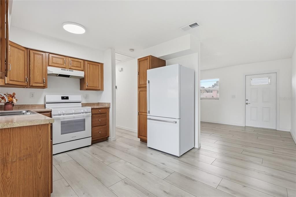 Activo con contrato: $240,000 (2 camas, 1 baños, 813 Pies cuadrados)