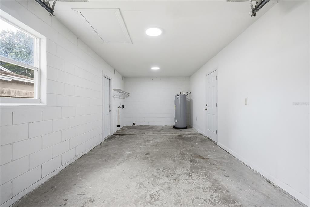 Activo con contrato: $240,000 (2 camas, 1 baños, 813 Pies cuadrados)