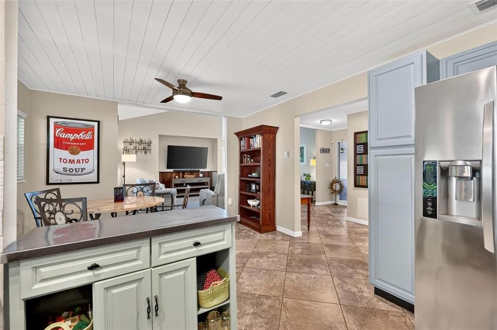 For Sale: $485,000 (3 beds, 2 baths, 1290 Square Feet)