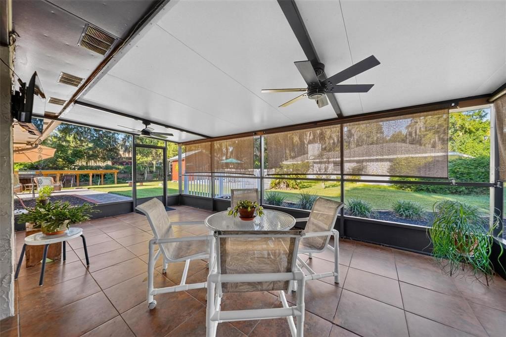 For Sale: $485,000 (3 beds, 2 baths, 1290 Square Feet)
