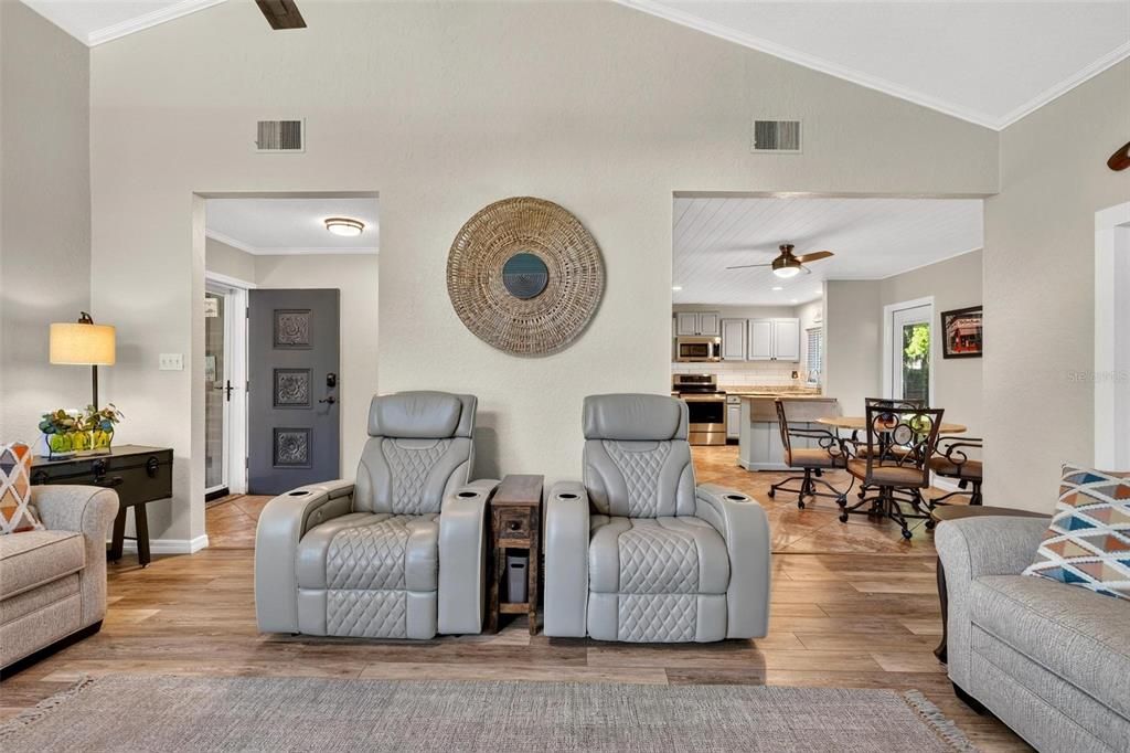 For Sale: $485,000 (3 beds, 2 baths, 1290 Square Feet)