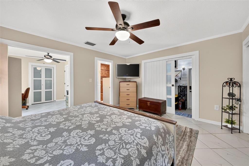 For Sale: $485,000 (3 beds, 2 baths, 1290 Square Feet)