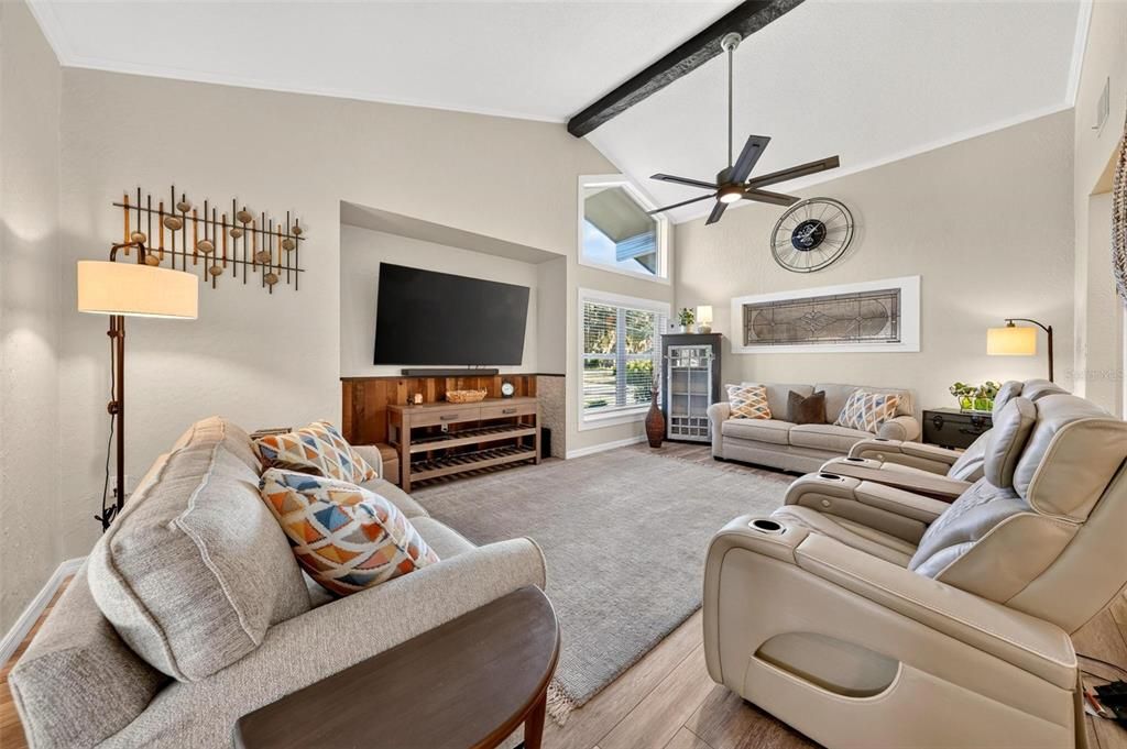 For Sale: $485,000 (3 beds, 2 baths, 1290 Square Feet)