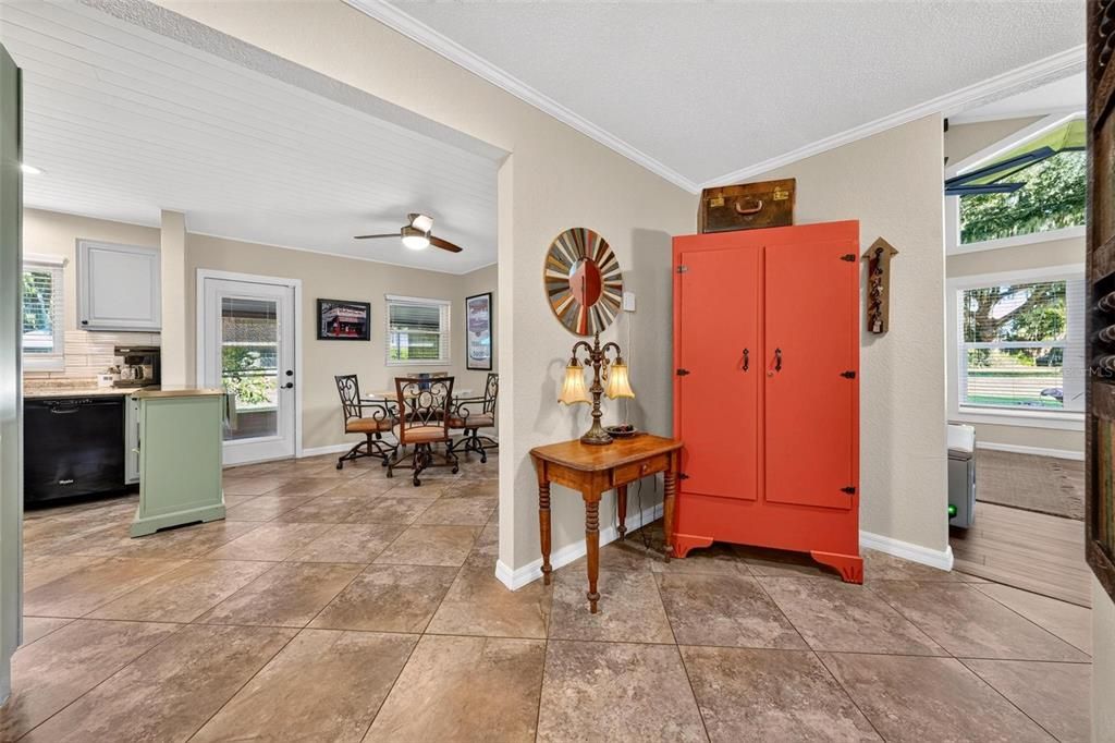 For Sale: $485,000 (3 beds, 2 baths, 1290 Square Feet)
