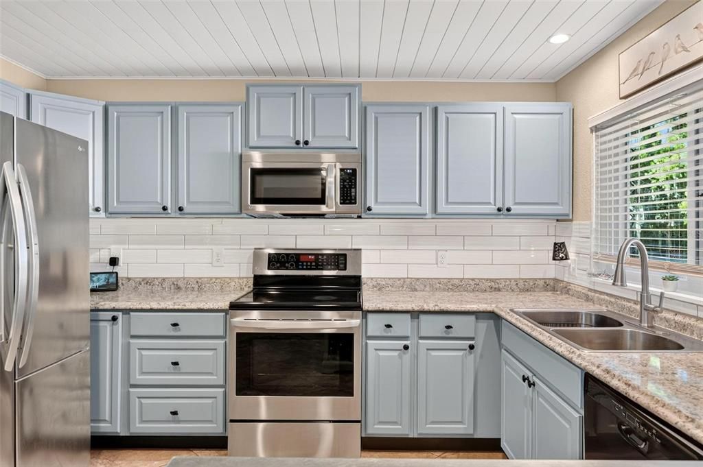 For Sale: $485,000 (3 beds, 2 baths, 1290 Square Feet)