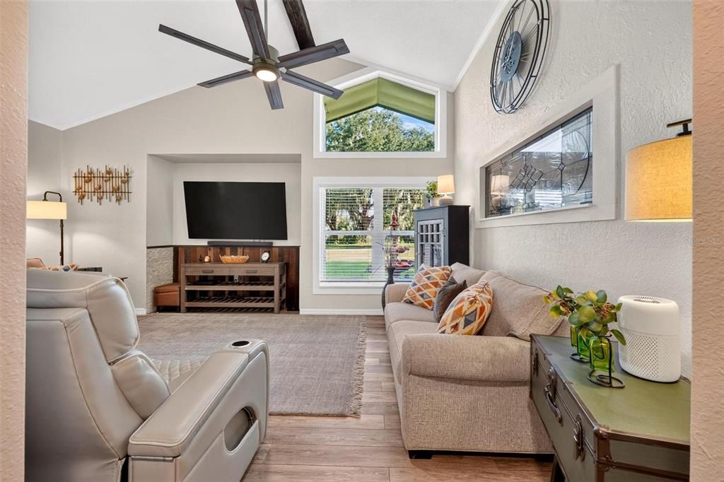 For Sale: $485,000 (3 beds, 2 baths, 1290 Square Feet)