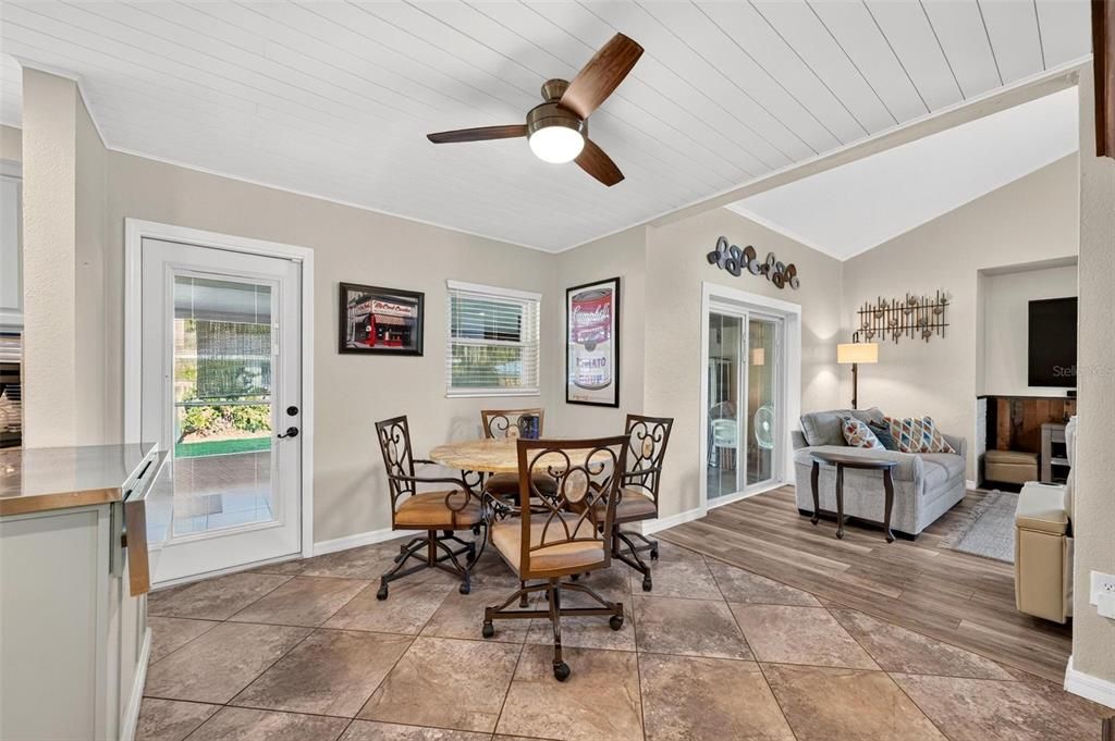 For Sale: $485,000 (3 beds, 2 baths, 1290 Square Feet)