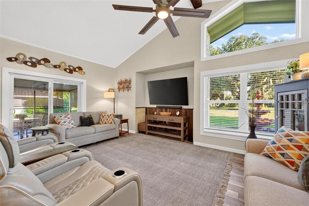 For Sale: $485,000 (3 beds, 2 baths, 1290 Square Feet)