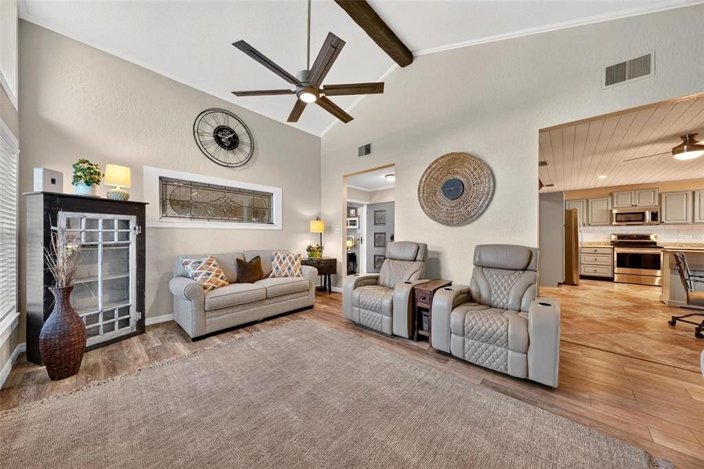 For Sale: $485,000 (3 beds, 2 baths, 1290 Square Feet)