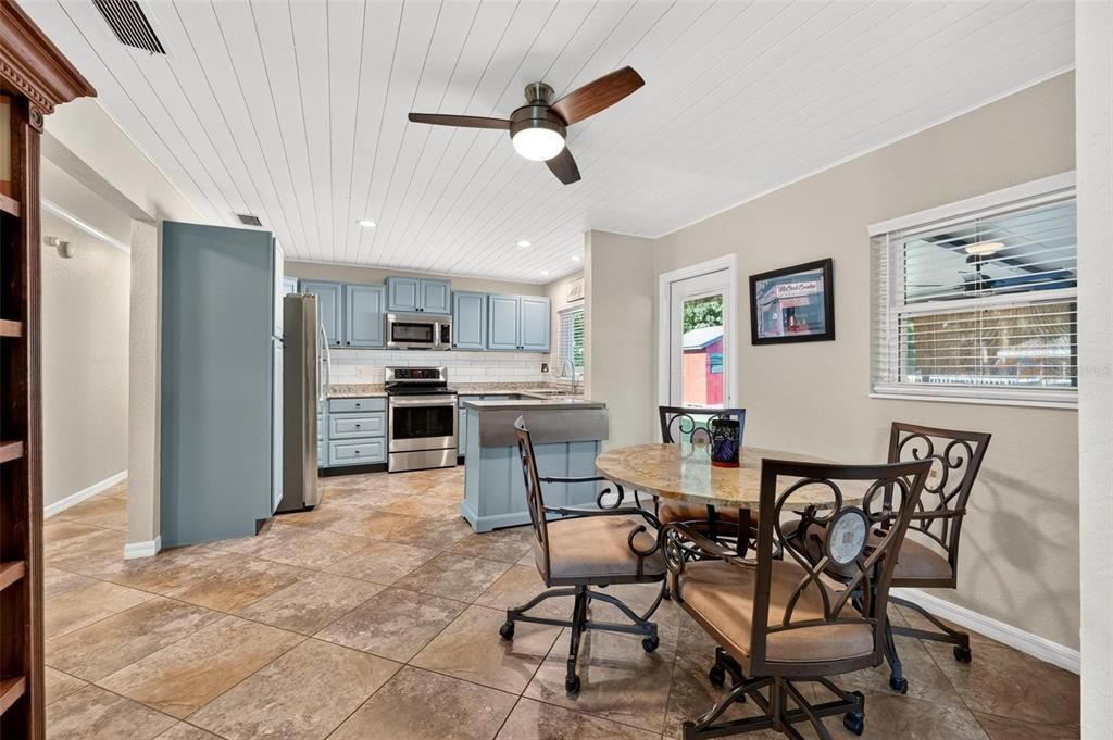For Sale: $485,000 (3 beds, 2 baths, 1290 Square Feet)