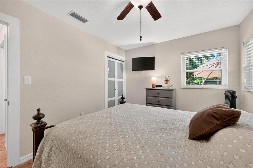 For Sale: $485,000 (3 beds, 2 baths, 1290 Square Feet)