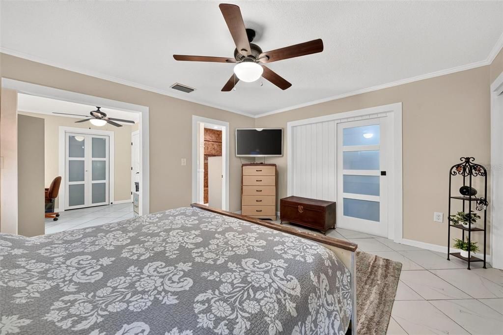 For Sale: $485,000 (3 beds, 2 baths, 1290 Square Feet)