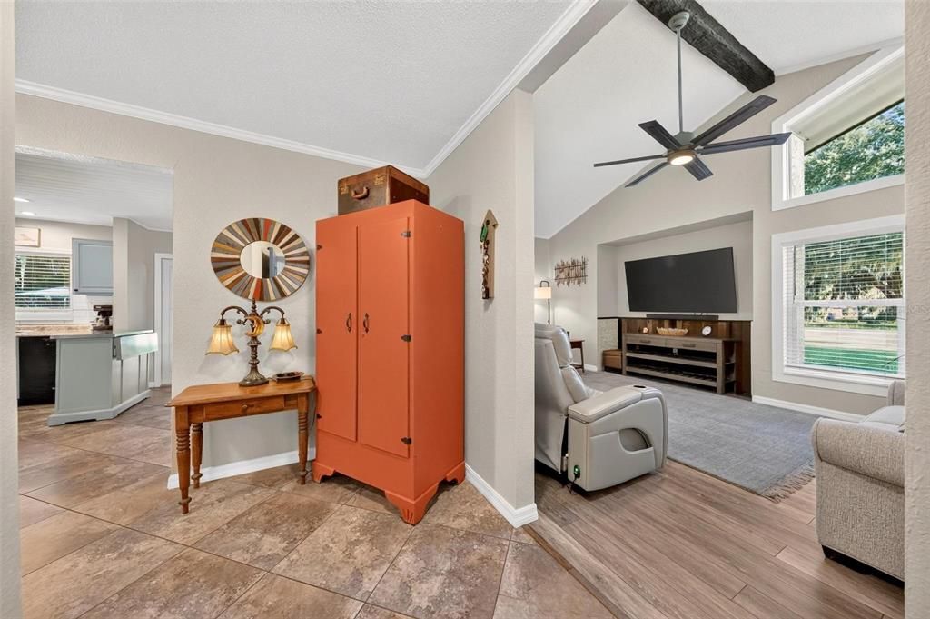 For Sale: $485,000 (3 beds, 2 baths, 1290 Square Feet)