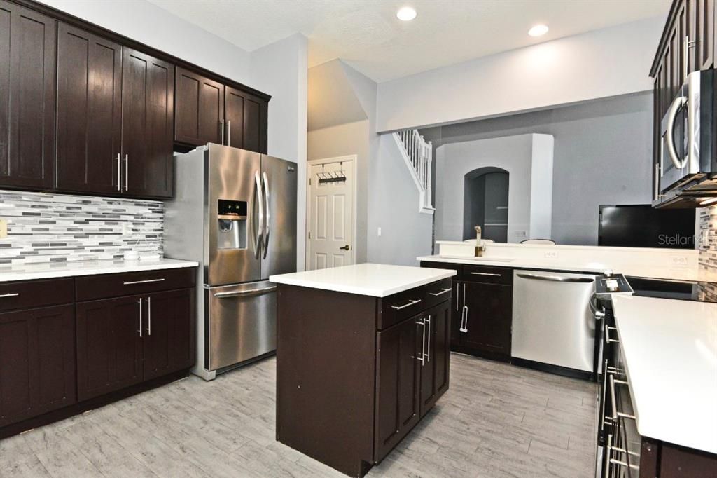 На продажу: $559,900 (4 спален, 3 ванн, 2566 Квадратных фут)