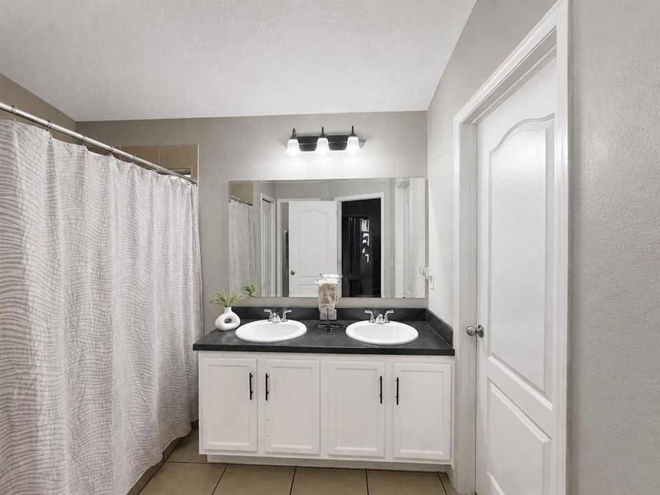 En Venta: $408,000 (3 camas, 2 baños, 1593 Pies cuadrados)